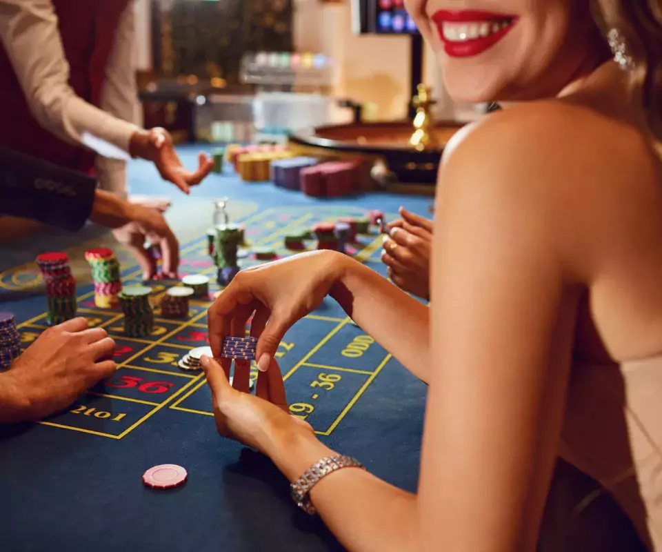 woman playing roulette