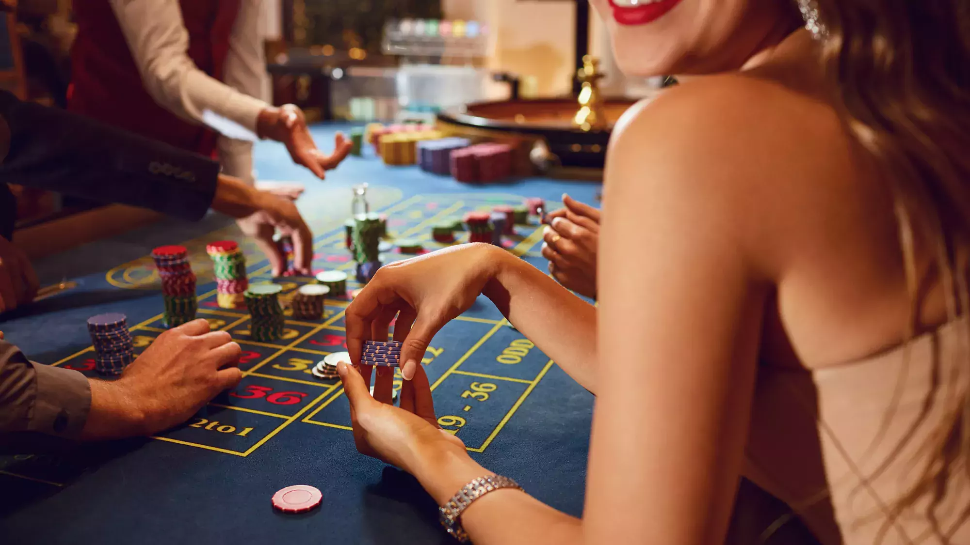woman playing roulette